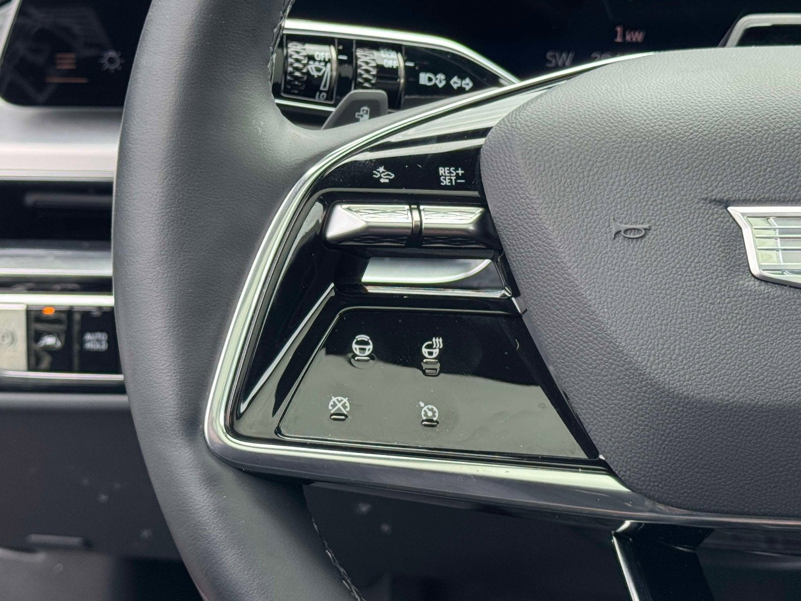 2024 Cadillac LYRIQ Luxury 3