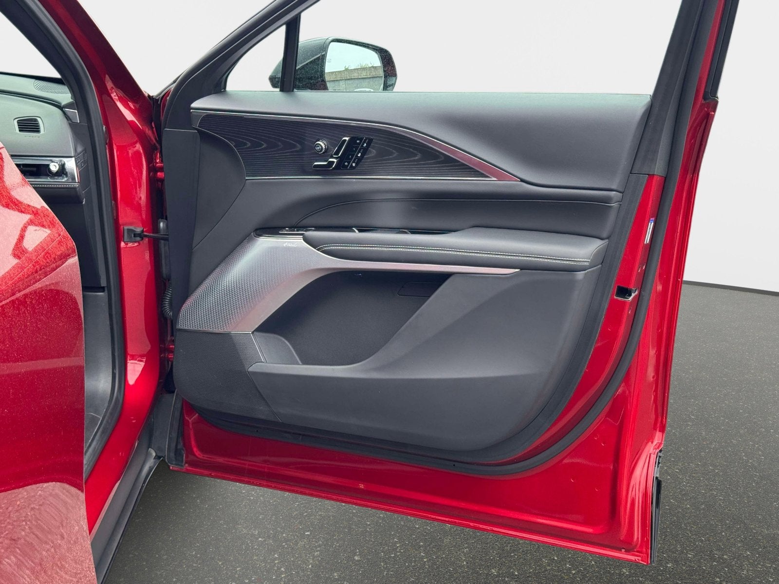 2025 Cadillac LYRIQ Luxury 3