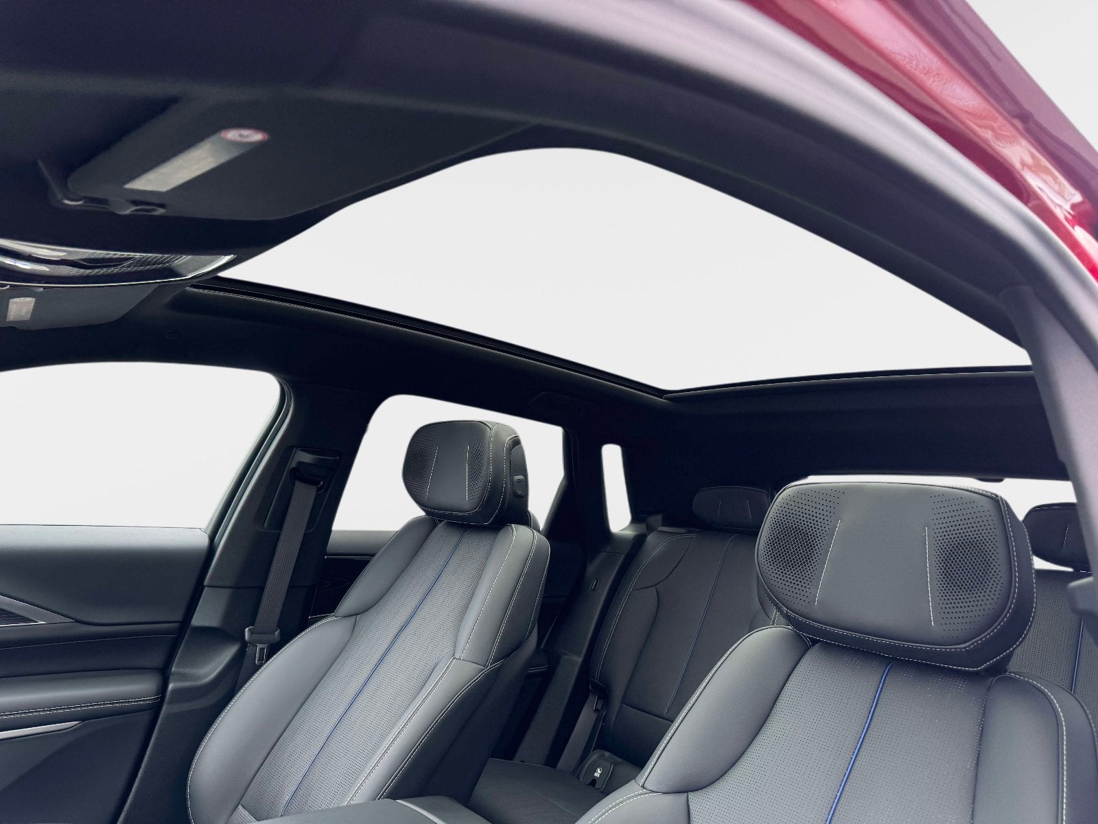 2025 Cadillac LYRIQ Luxury 3