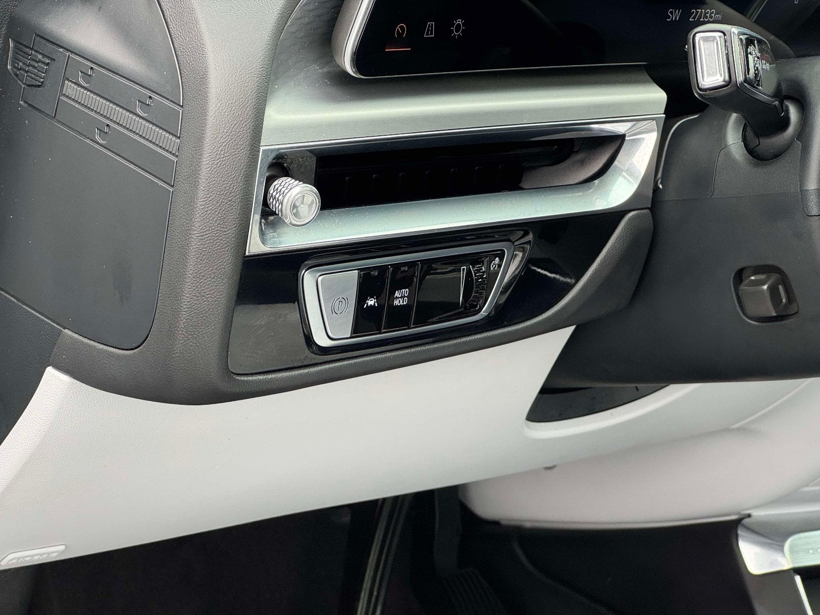2024 Cadillac LYRIQ Sport 2