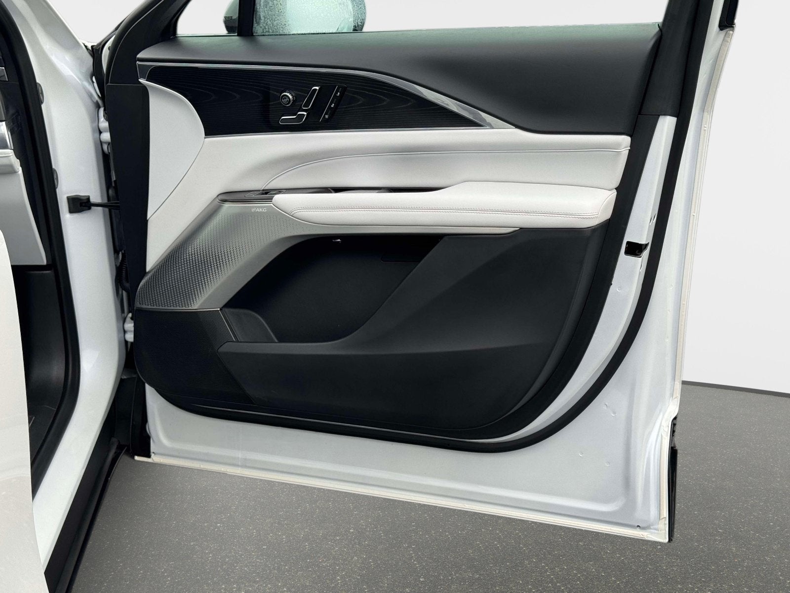 2024 Cadillac LYRIQ Sport 2