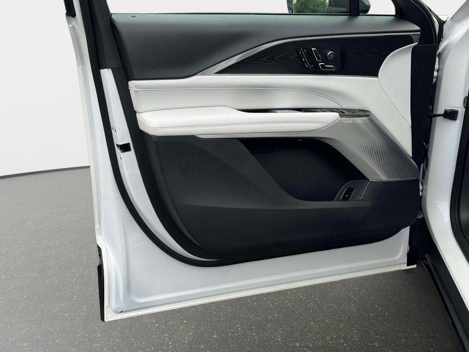 2024 Cadillac LYRIQ Sport 2