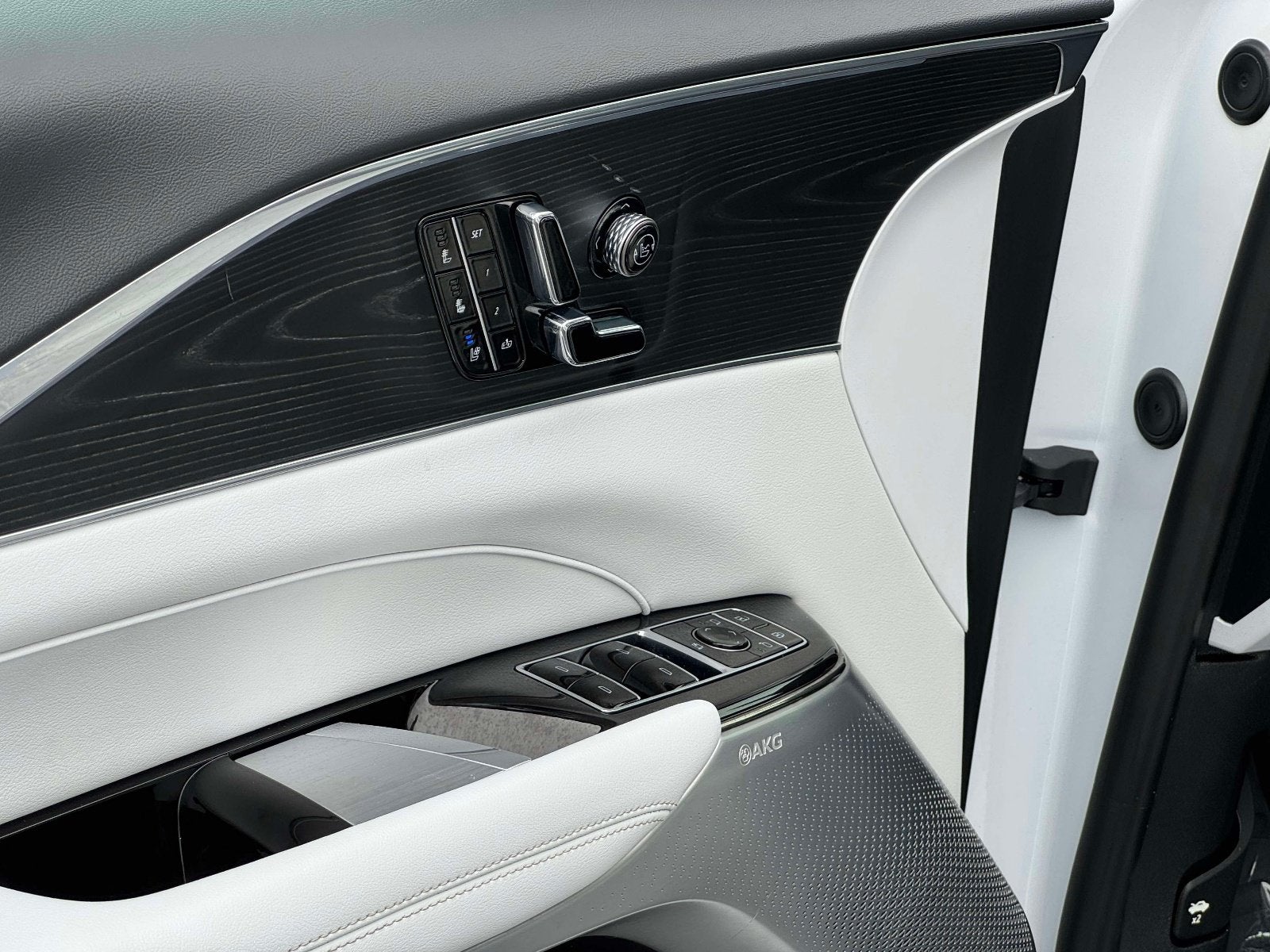 2024 Cadillac LYRIQ Sport 2