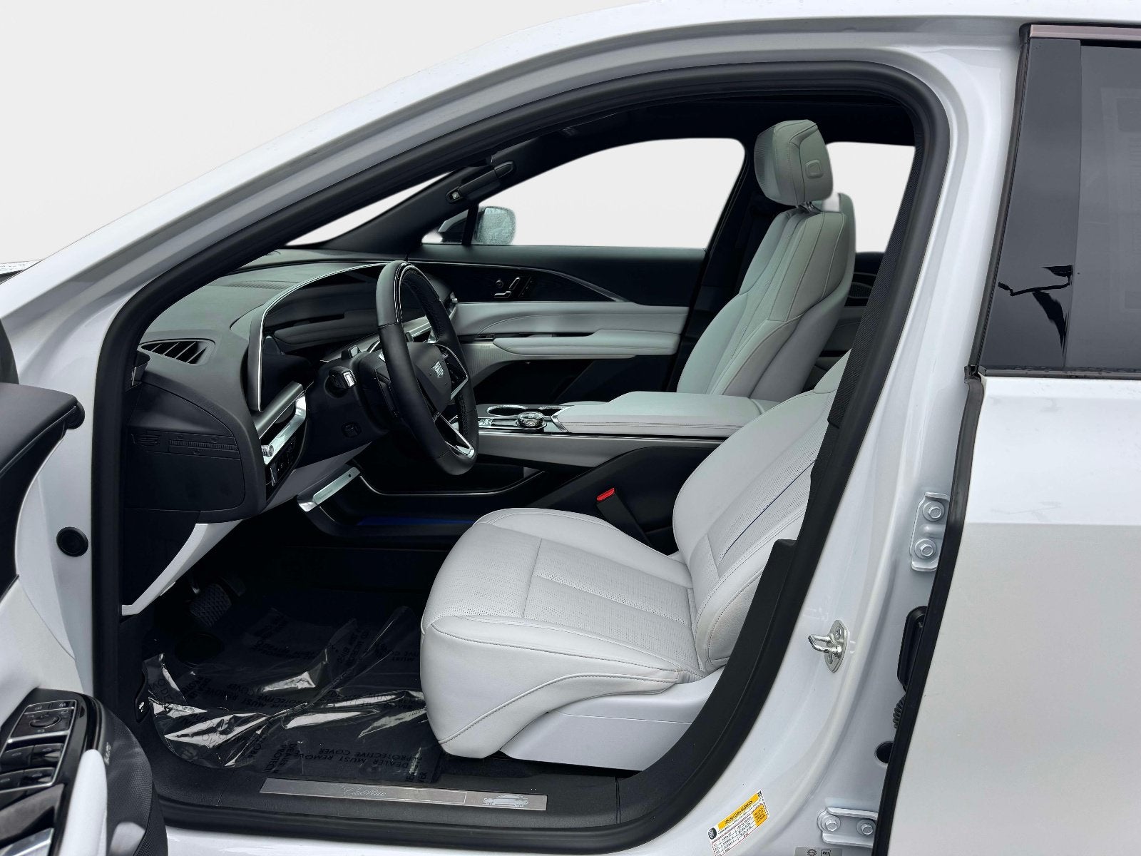 2024 Cadillac LYRIQ Sport 2
