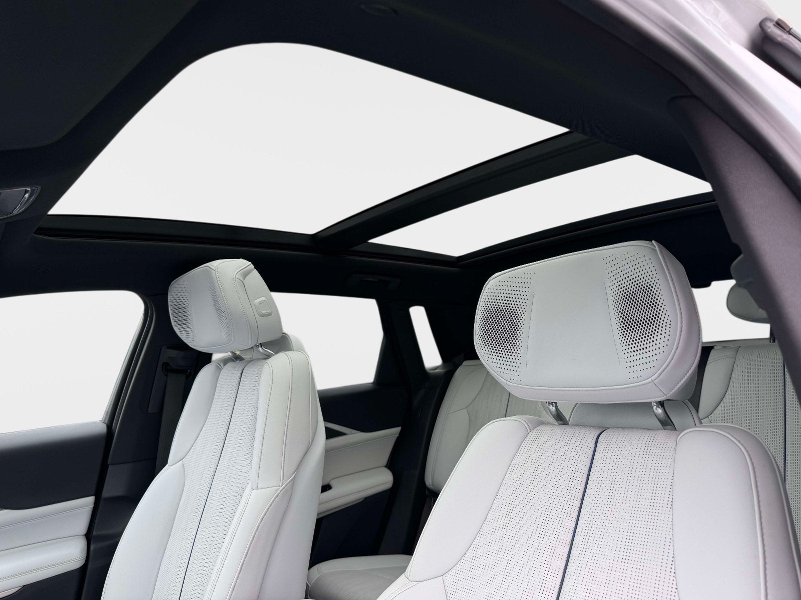 2024 Cadillac LYRIQ Sport 2