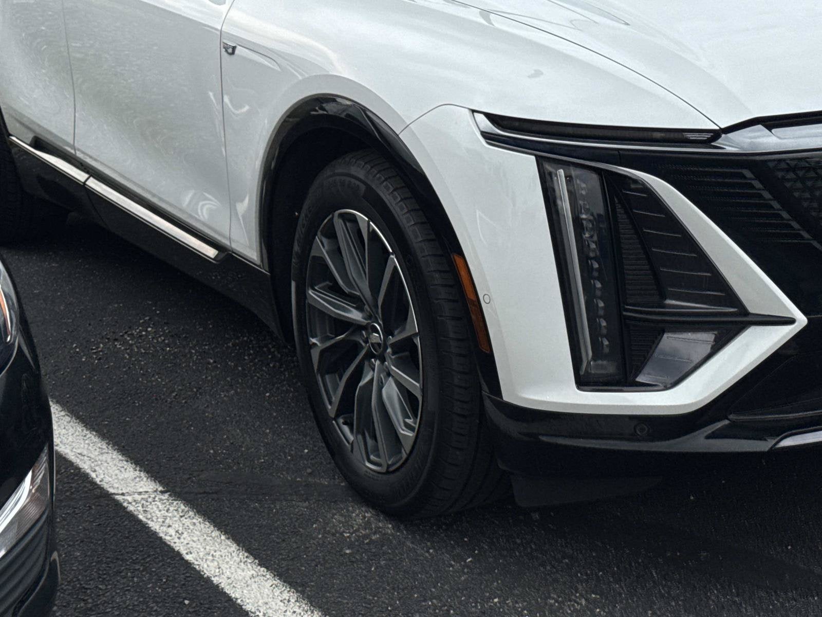 2024 Cadillac LYRIQ Sport 2