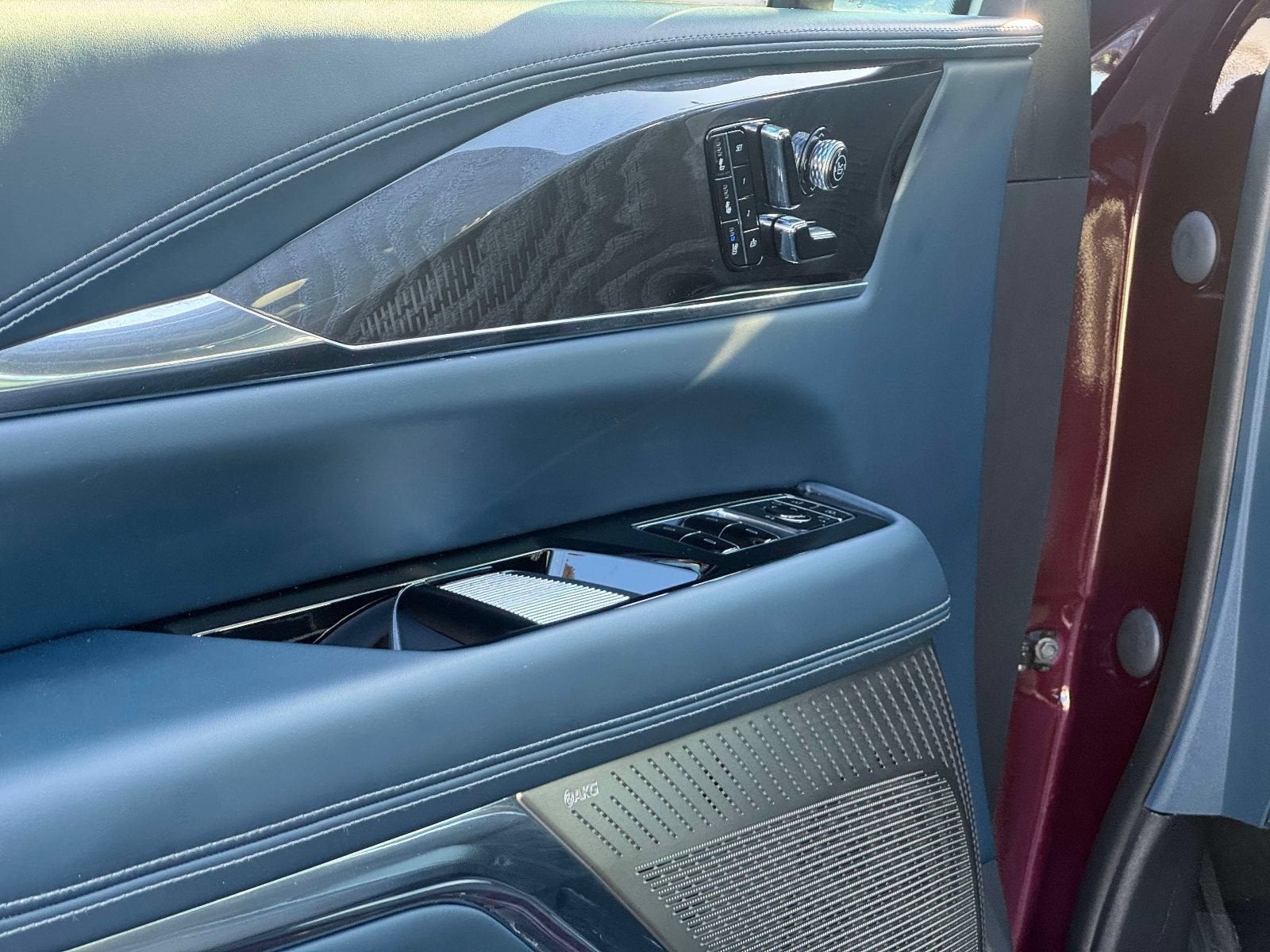 2025 Cadillac ESCALADE IQ Luxury 2