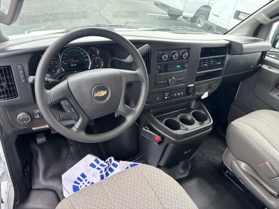 2025 Chevrolet Express Cutaway 3500 1WT