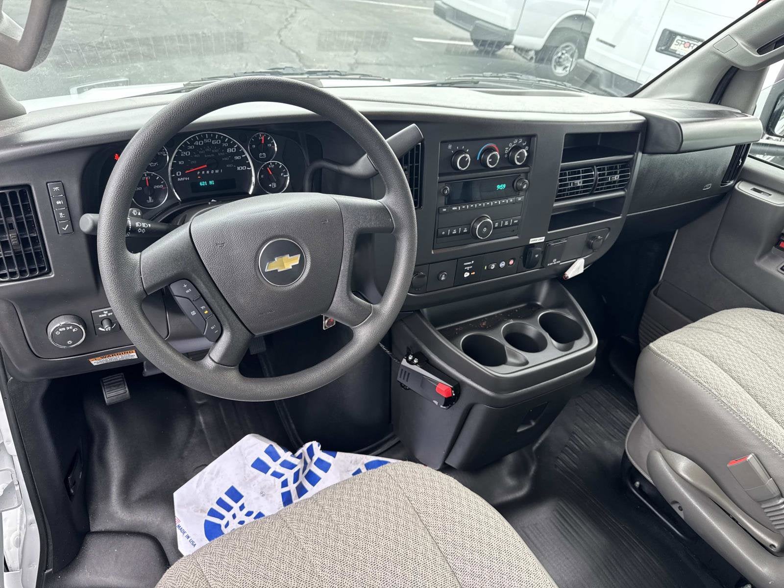 2025 Chevrolet Express Cutaway 3500 1WT