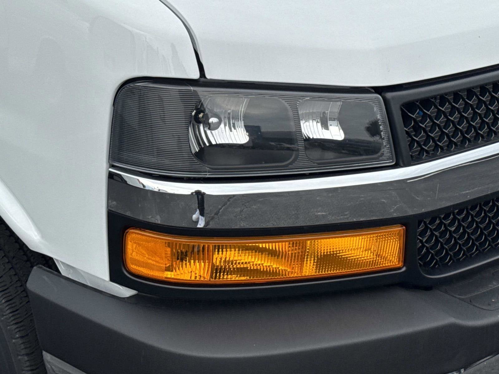 2025 Chevrolet Express Cutaway 3500 1WT