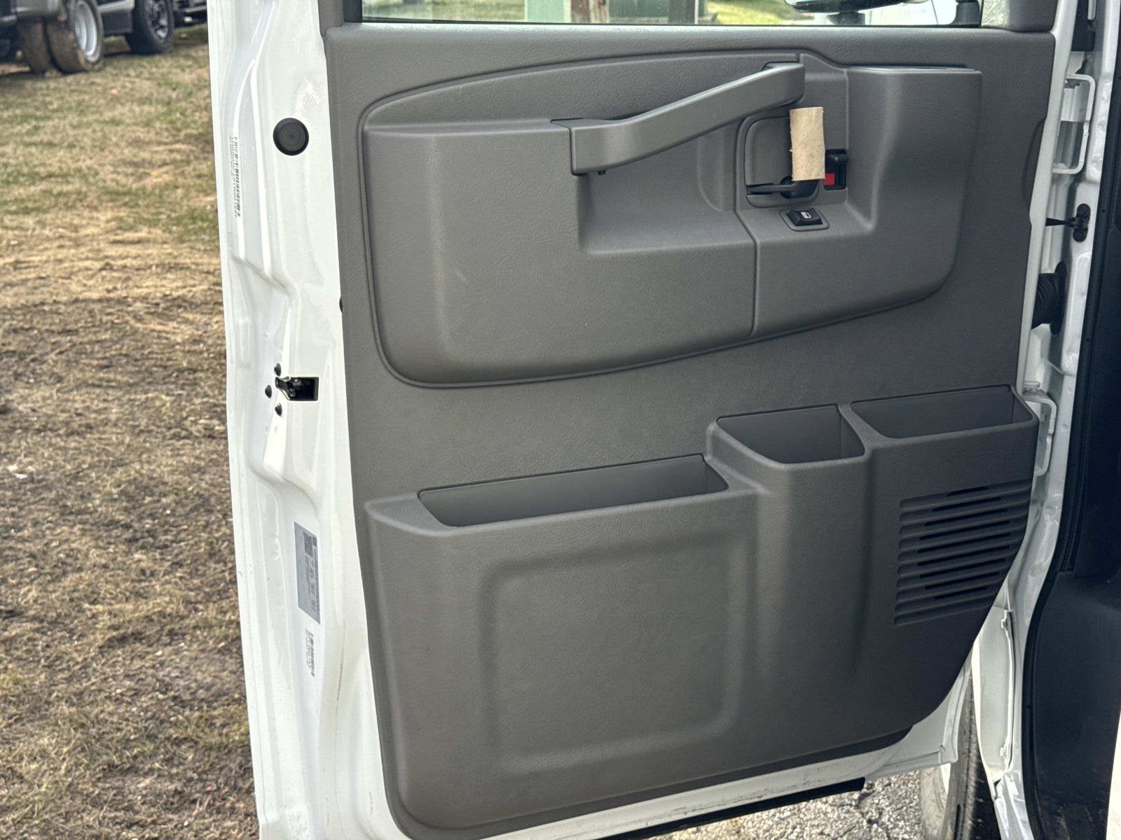 2026 Chevrolet Express Cutaway 3500 1WT