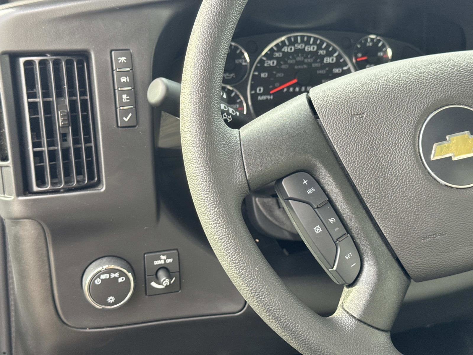 2026 Chevrolet Express Cutaway 3500 1WT