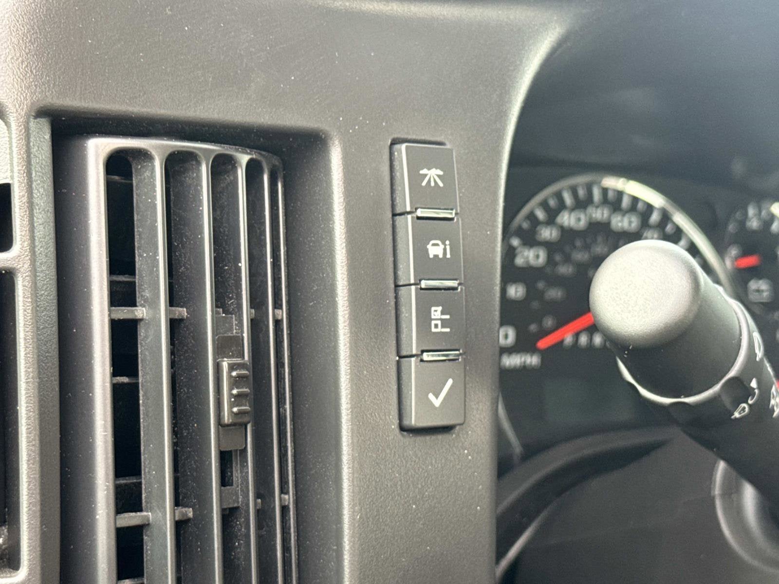 2026 Chevrolet Express Cutaway 3500 1WT