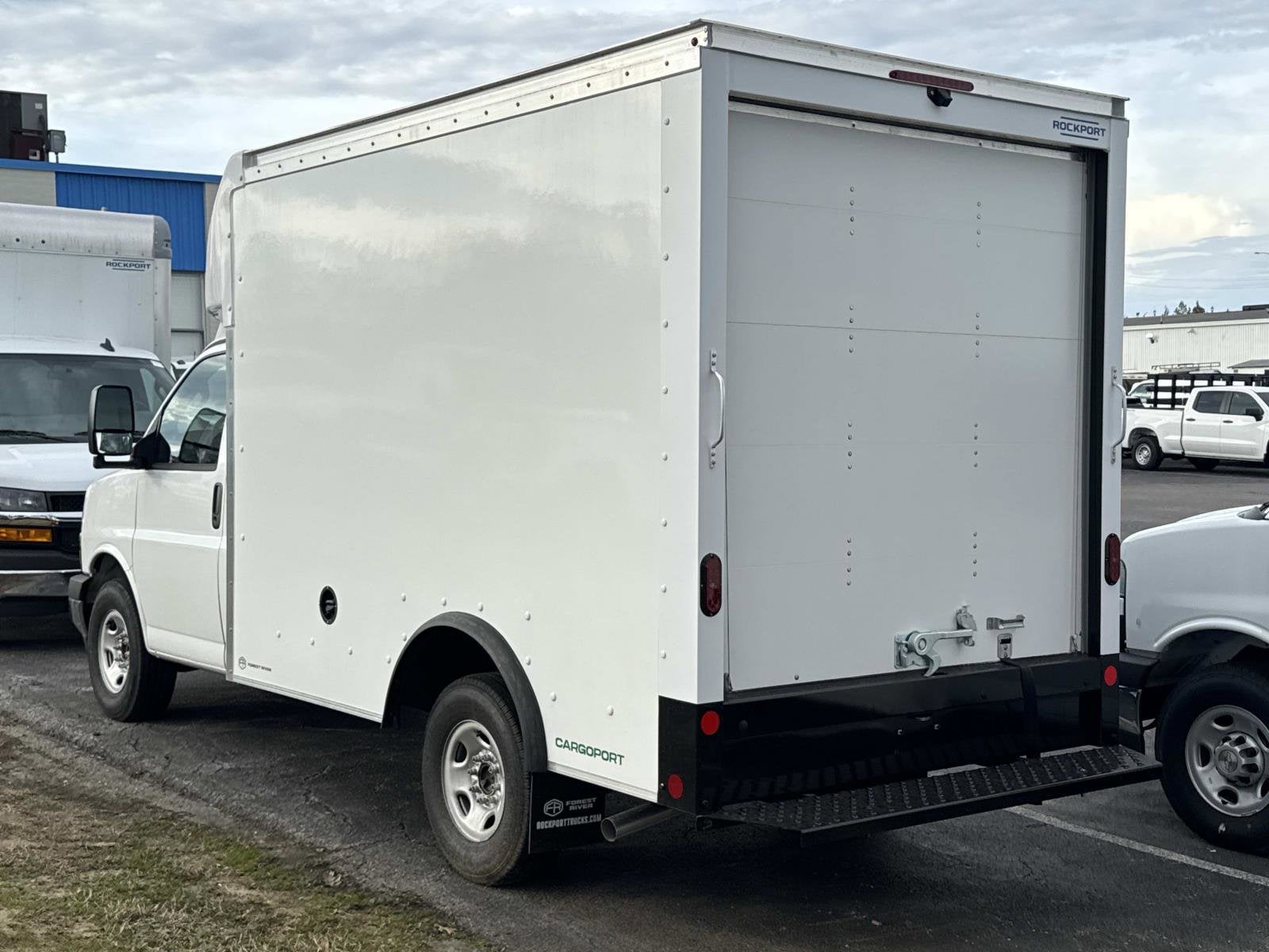 2026 Chevrolet Express Cutaway 3500 1WT
