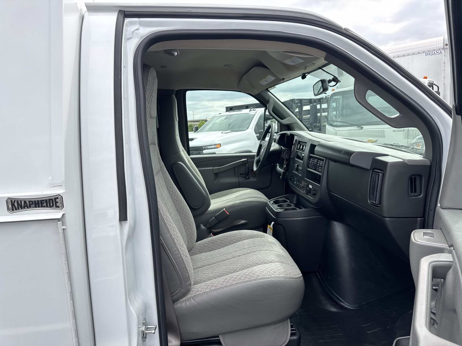2026 Chevrolet Express Cutaway 3500 1WT