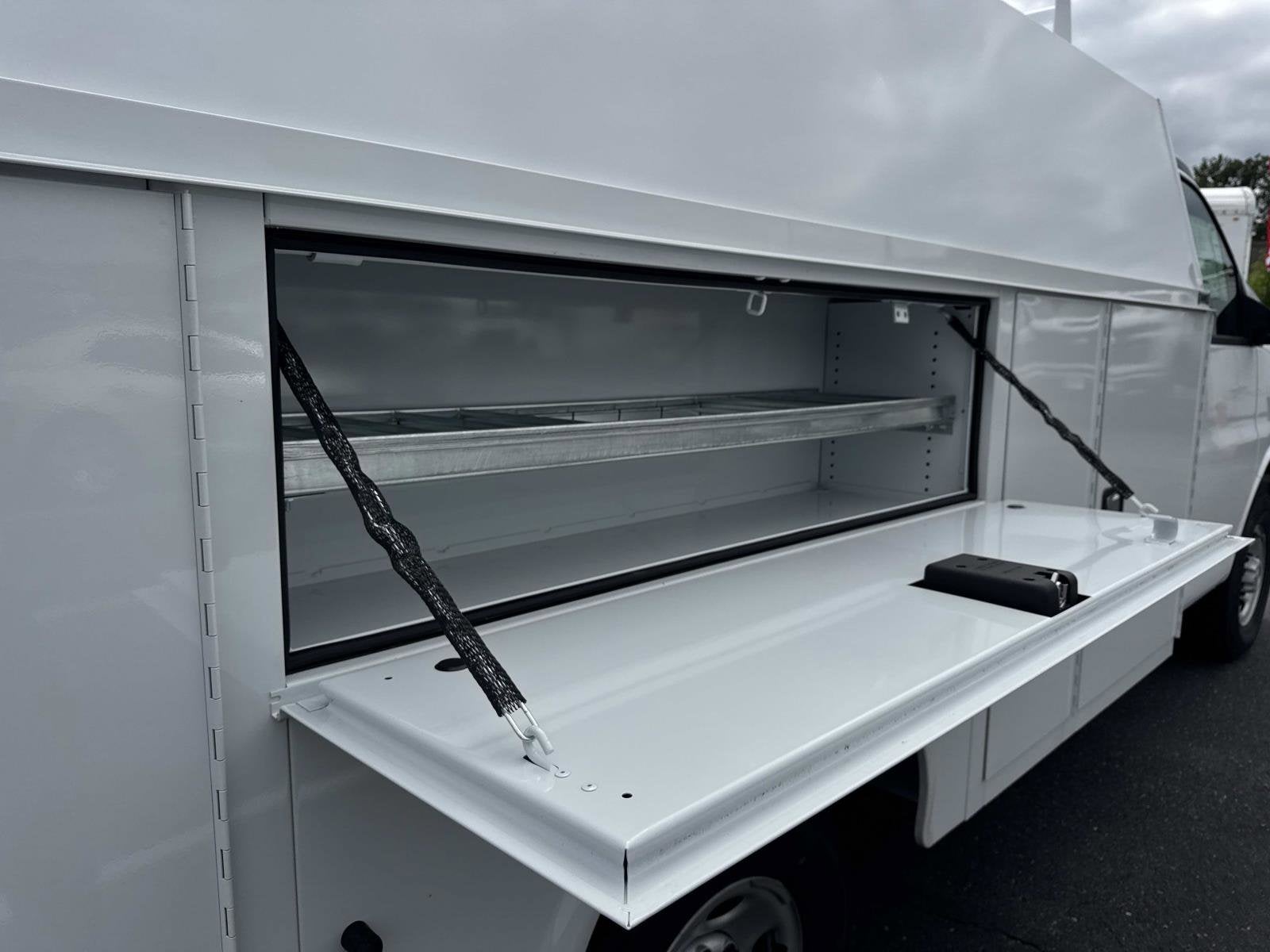 2026 Chevrolet Express Cutaway 3500 1WT