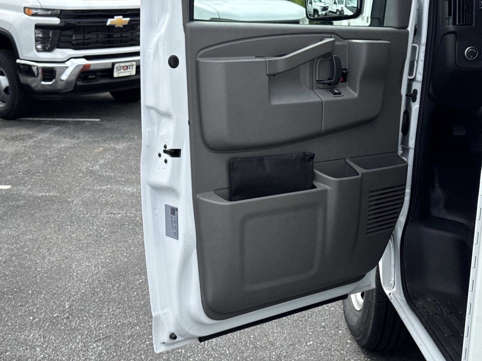 2026 Chevrolet Express Cutaway 3500 1WT
