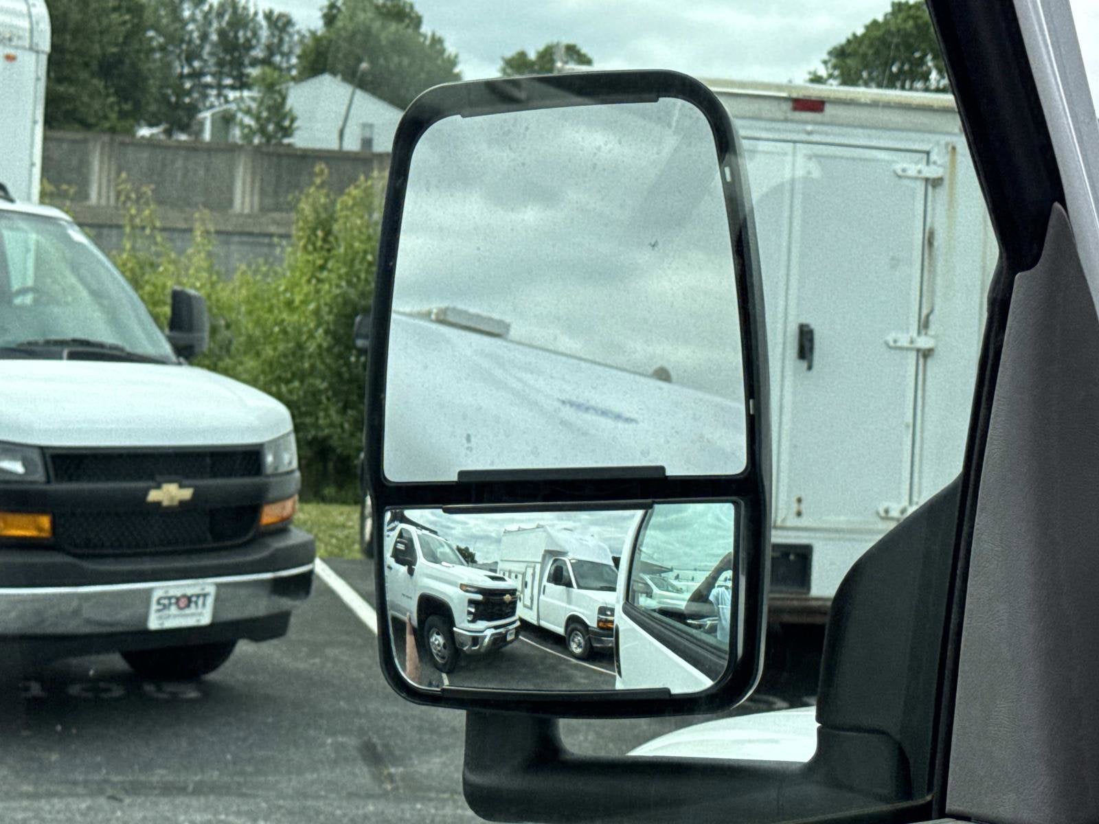 2026 Chevrolet Express Cutaway 3500 1WT