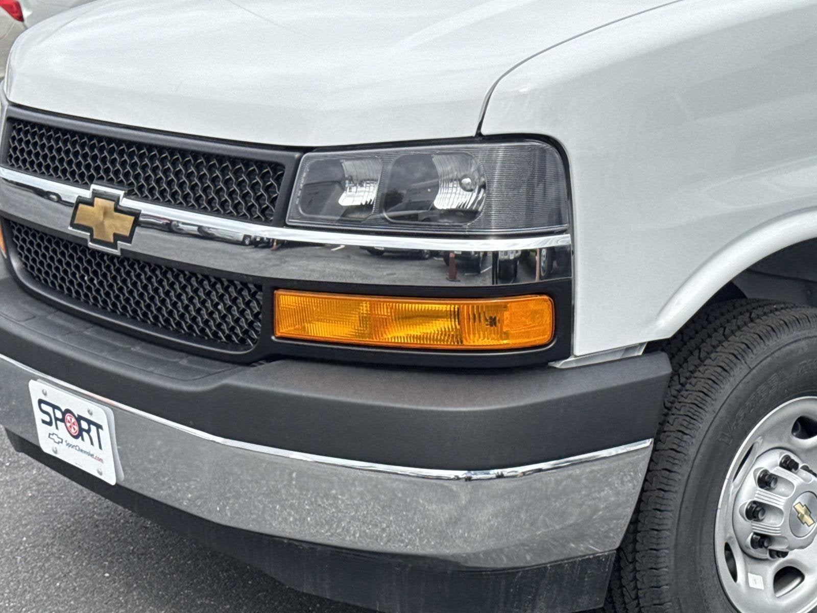 2026 Chevrolet Express Cutaway 3500 1WT