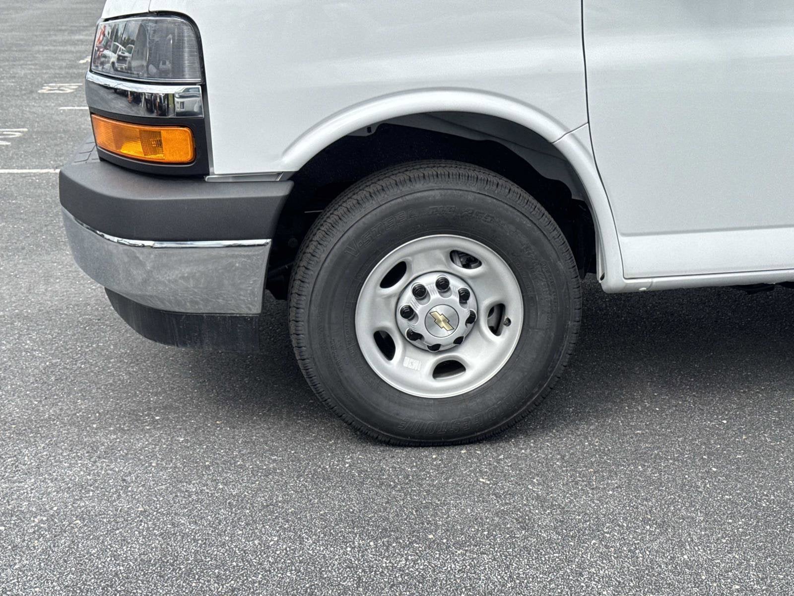 2026 Chevrolet Express Cutaway 3500 1WT