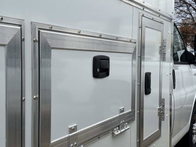 2025 Chevrolet Express Cutaway 3500 1WT