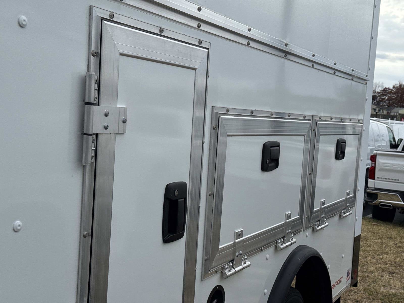 2025 Chevrolet Express Cutaway 3500 1WT