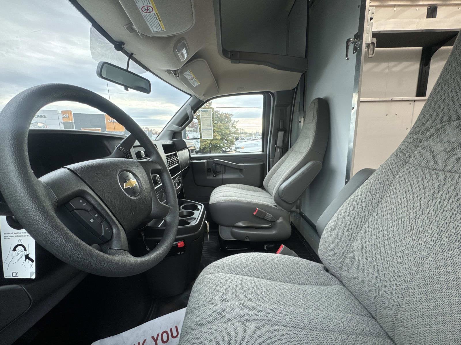 2025 Chevrolet Express Cutaway 3500 1WT