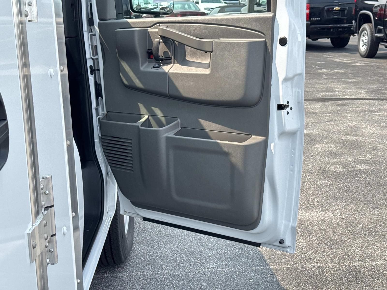 2026 Chevrolet Express Cutaway 3500 1WT