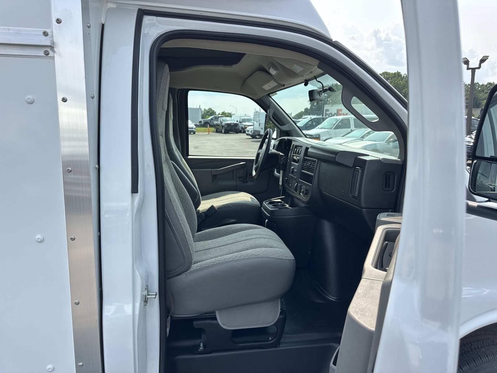2026 Chevrolet Express Cutaway 3500 1WT