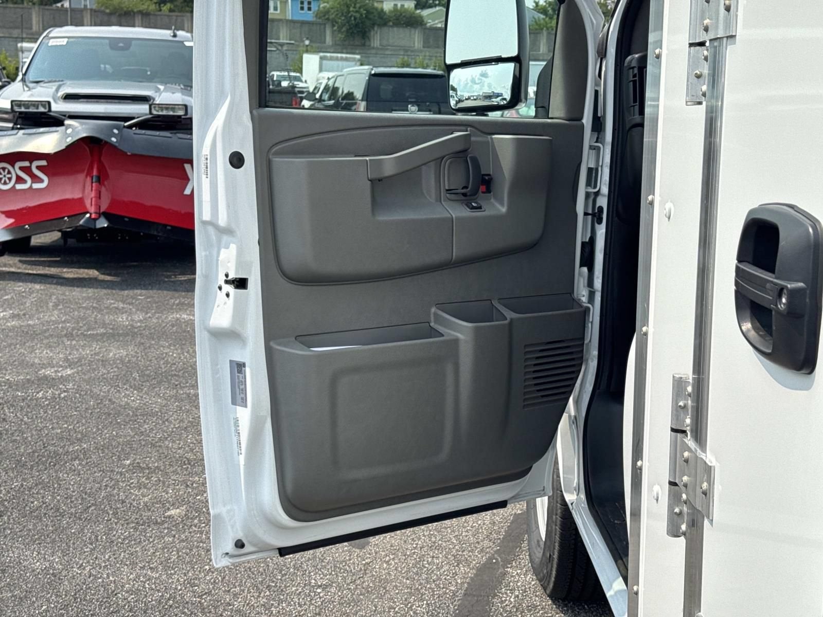2026 Chevrolet Express Cutaway 3500 1WT