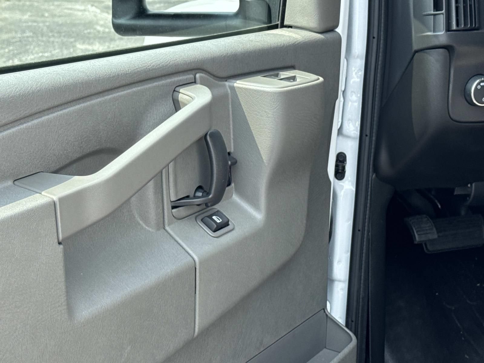2026 Chevrolet Express Cutaway 3500 1WT