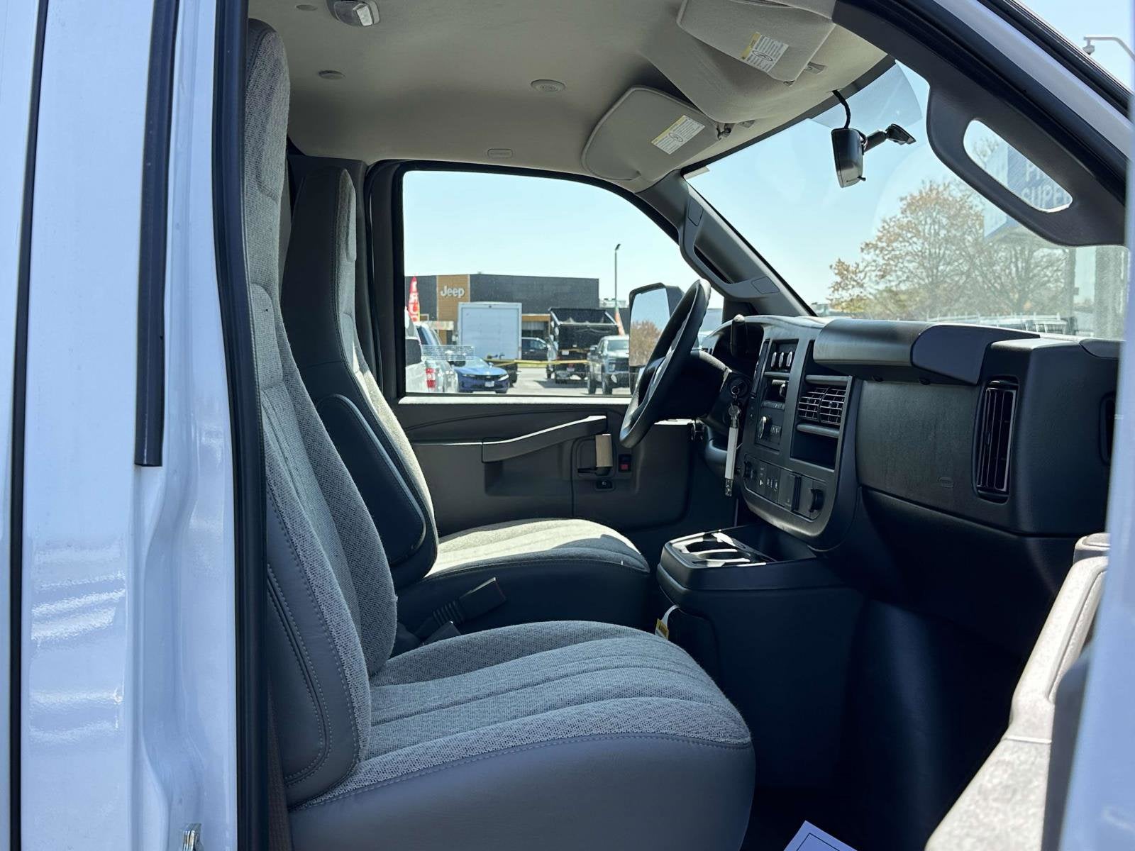 2024 Chevrolet Express Cutaway 3500 1WT