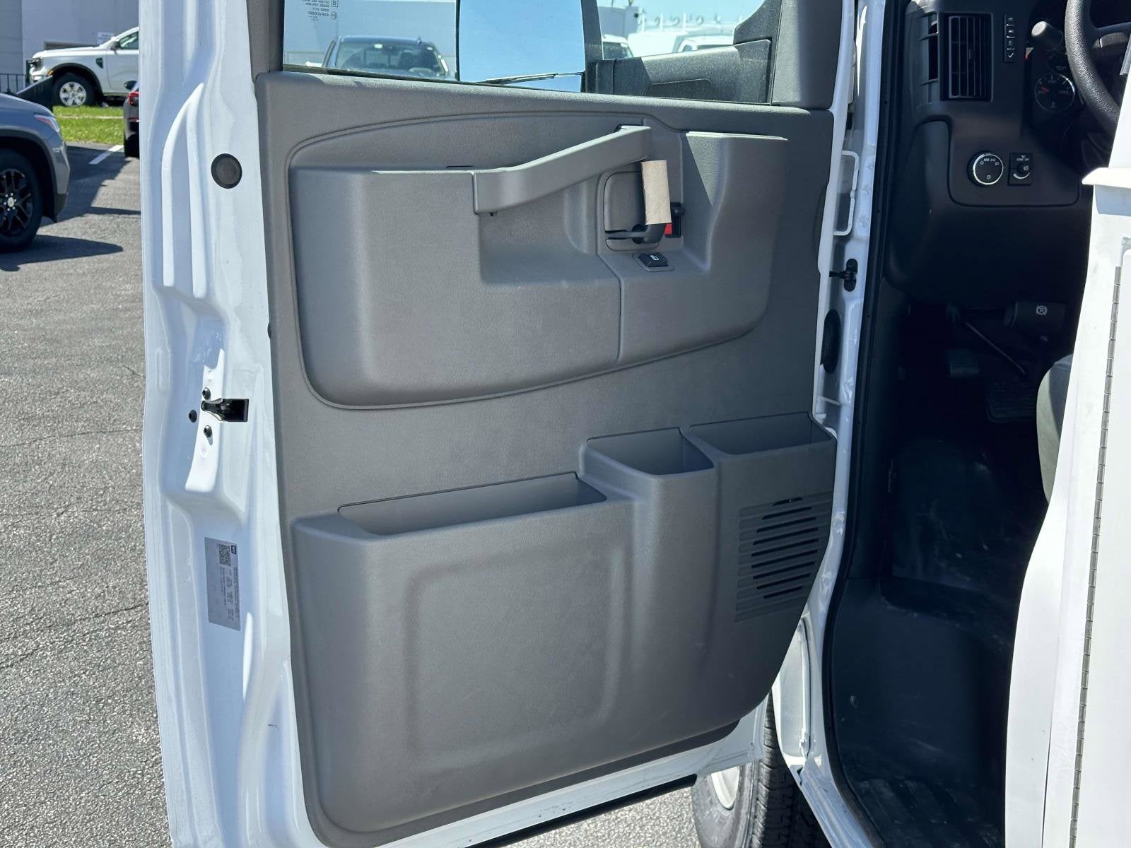 2024 Chevrolet Express Cutaway 3500 1WT