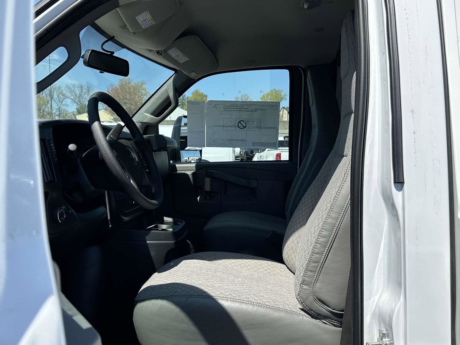 2024 Chevrolet Express Cutaway 3500 1WT