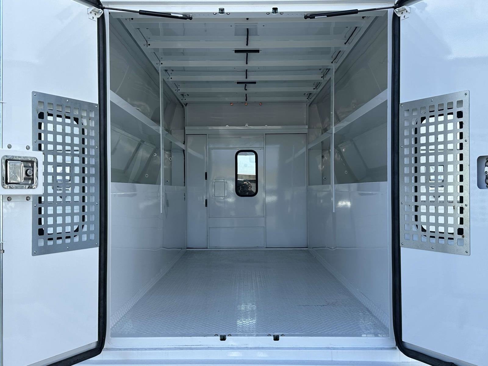 2024 Chevrolet Express Cutaway 3500 1WT