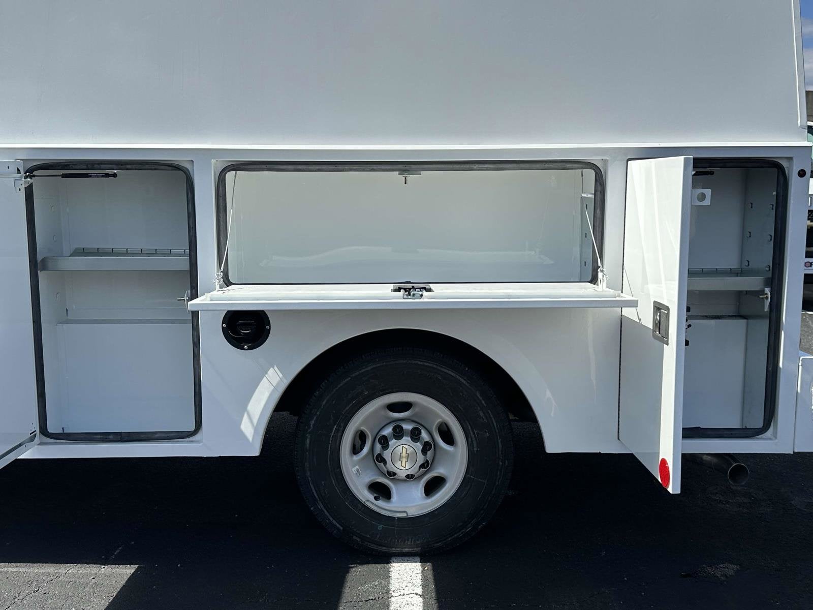 2024 Chevrolet Express Cutaway 3500 1WT