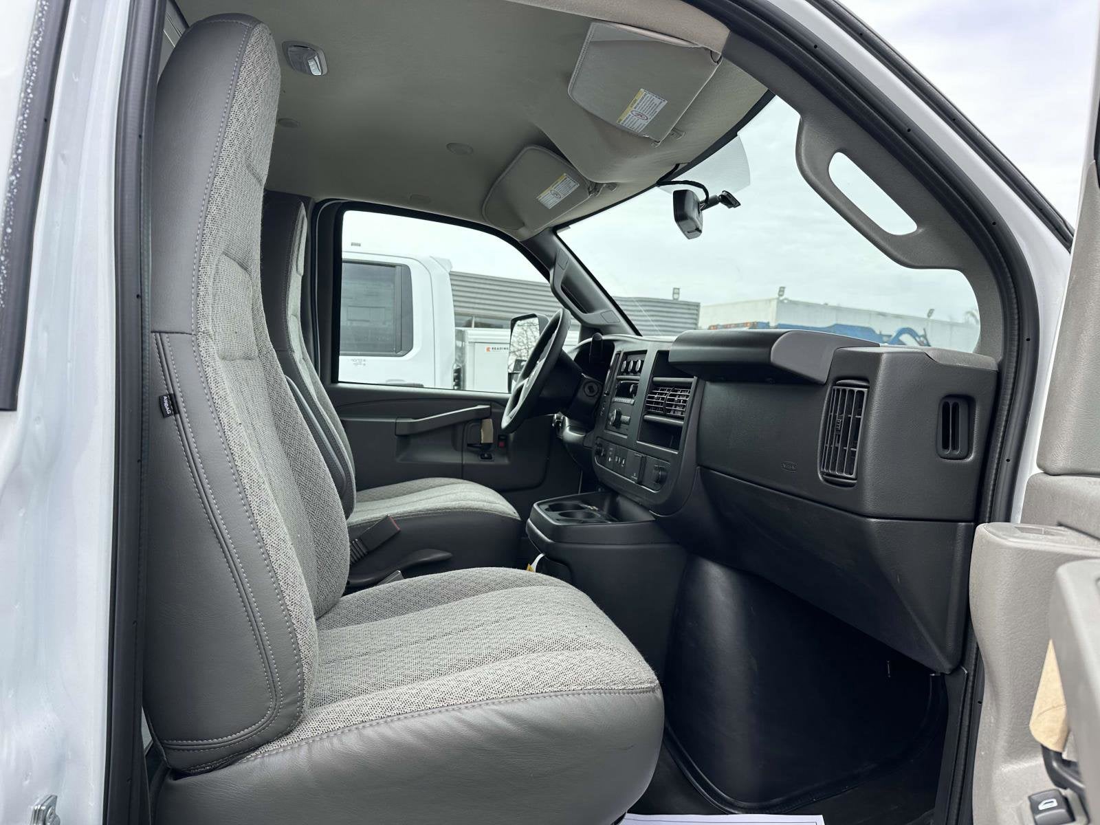 2024 Chevrolet Express Cutaway 3500 1WT