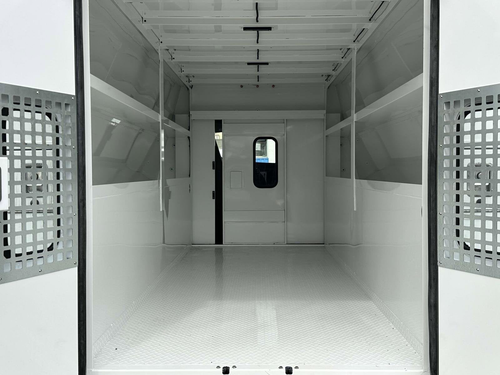 2024 Chevrolet Express Cutaway 3500 1WT