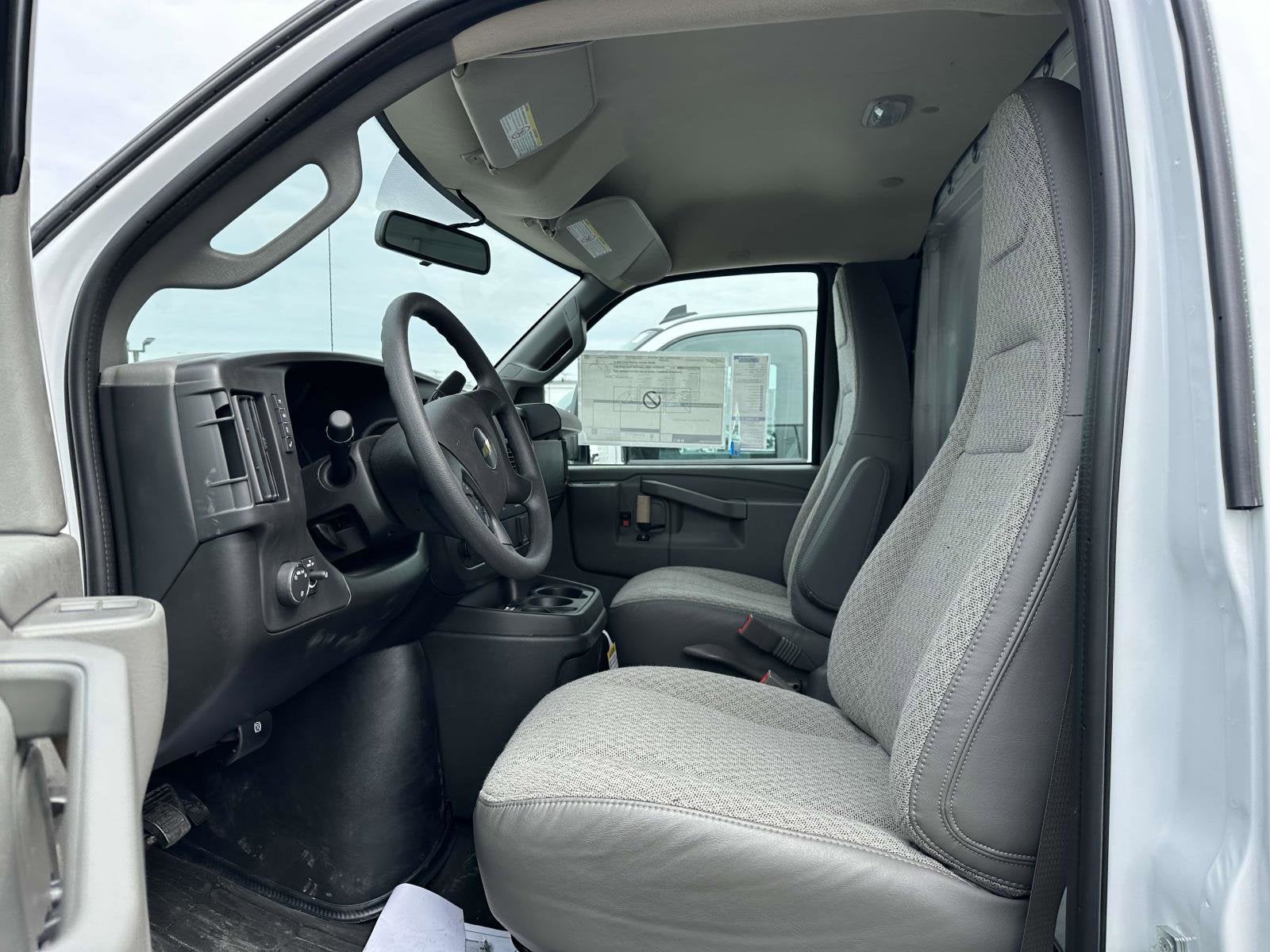 2024 Chevrolet Express Cutaway 3500 1WT