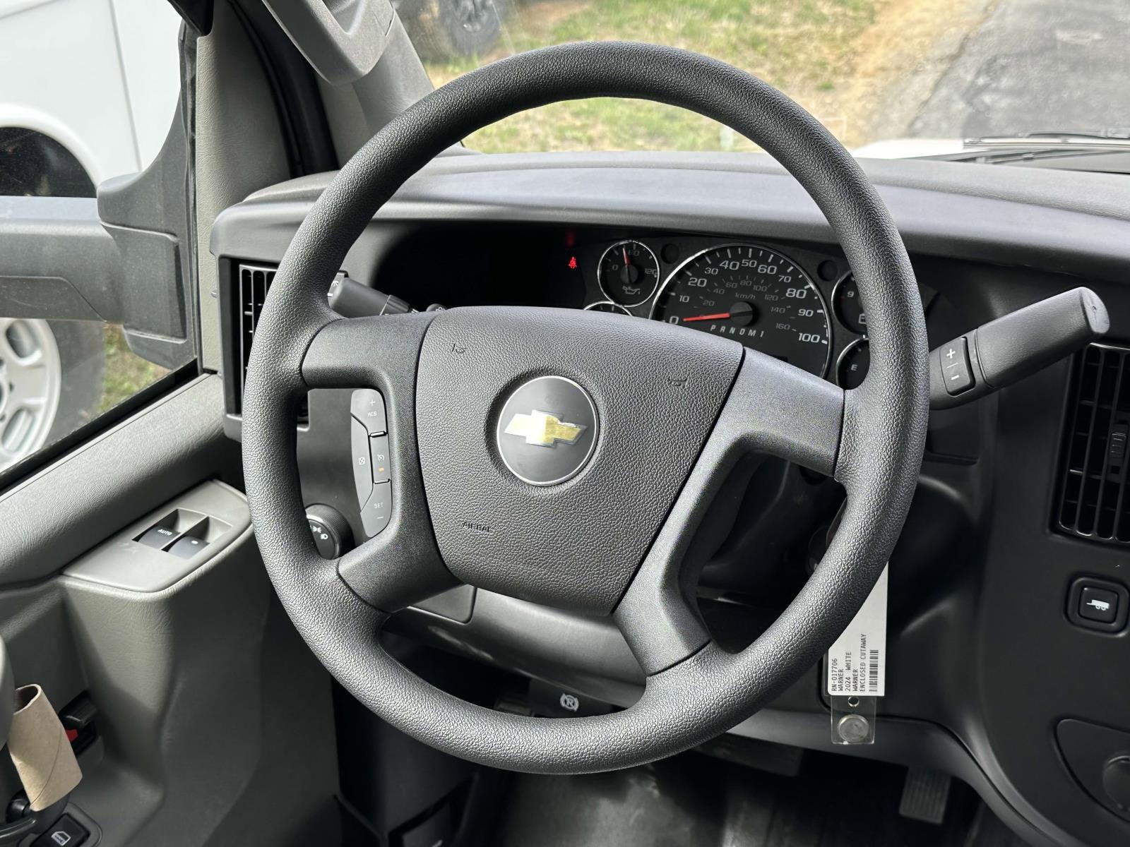 2024 Chevrolet Express Cutaway 3500 1WT