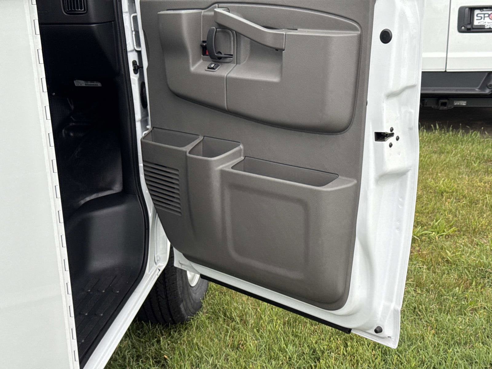 2026 Chevrolet Express Cutaway 3500 1WT