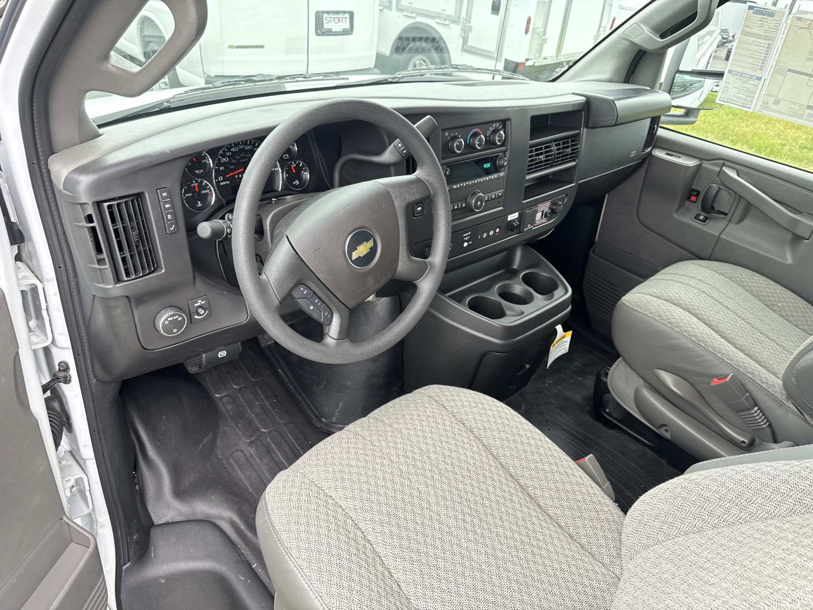 2026 Chevrolet Express Cutaway 3500 1WT