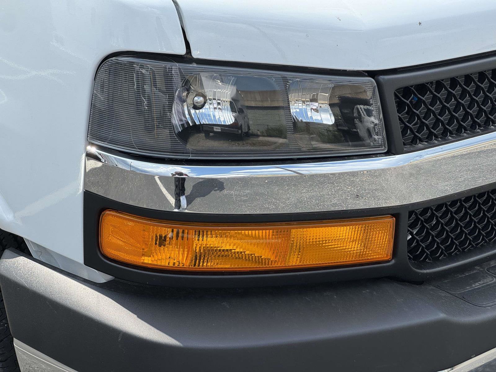 2025 Chevrolet Express Cutaway 3500 1WT