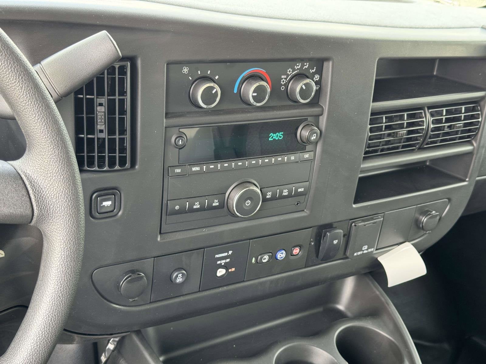 2025 Chevrolet Express Cutaway 3500 1WT