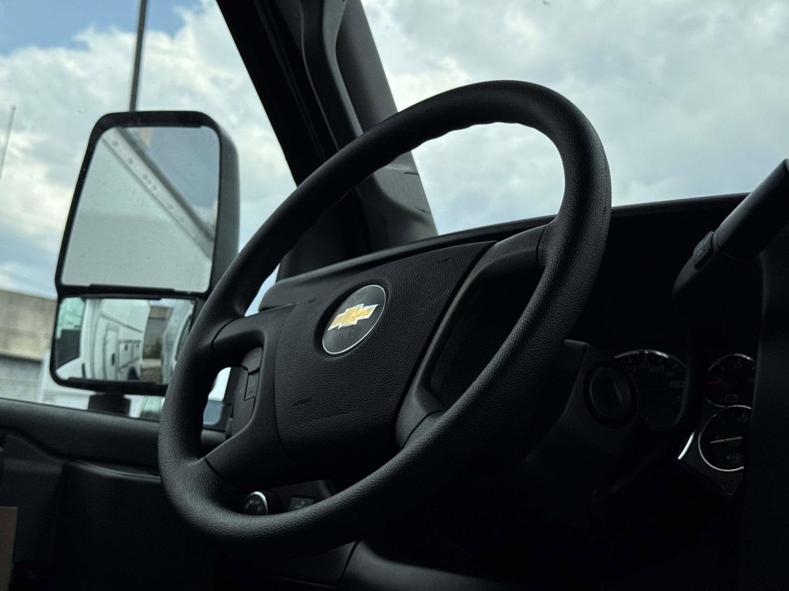 2025 Chevrolet Express Cutaway 3500 1WT