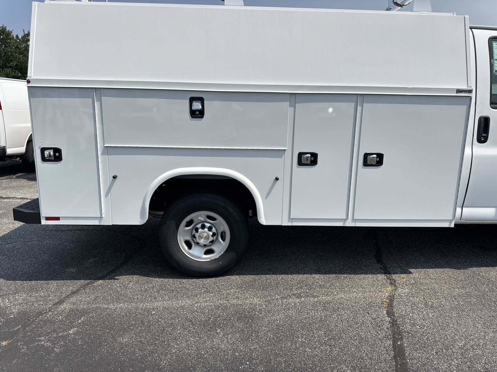 2026 Chevrolet Express Cutaway 3500 1WT