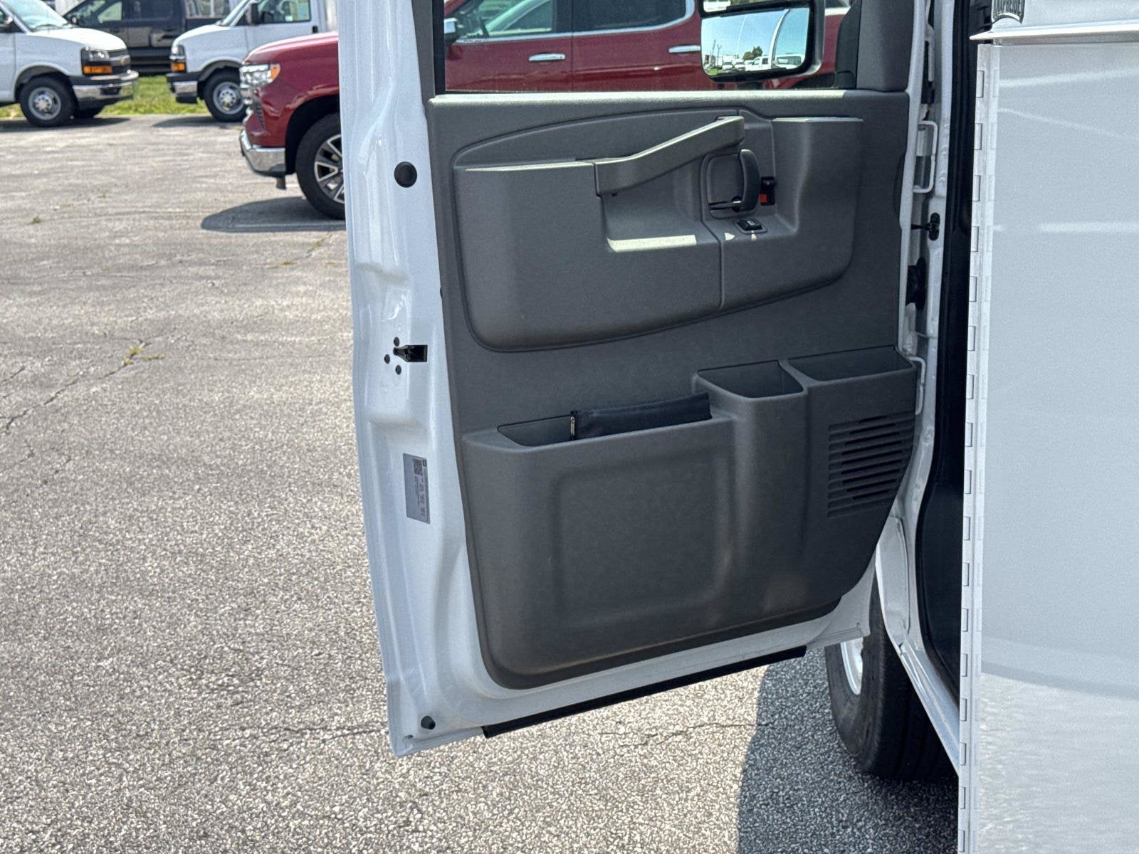 2026 Chevrolet Express Cutaway 3500 1WT