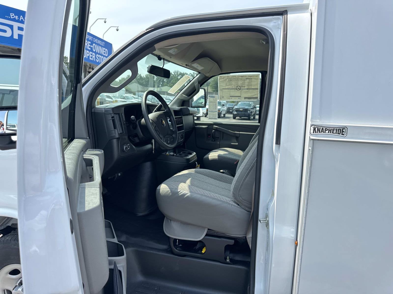 2026 Chevrolet Express Cutaway 3500 1WT