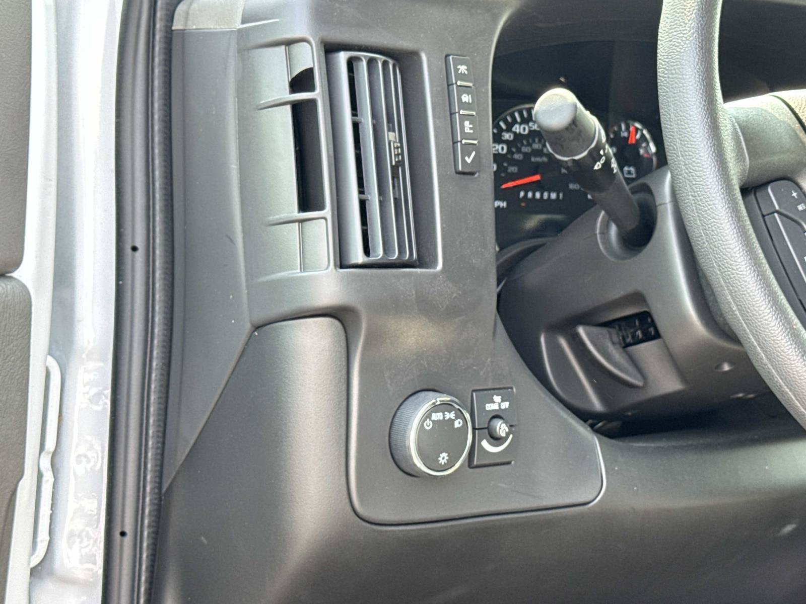 2026 Chevrolet Express Cutaway 3500 1WT