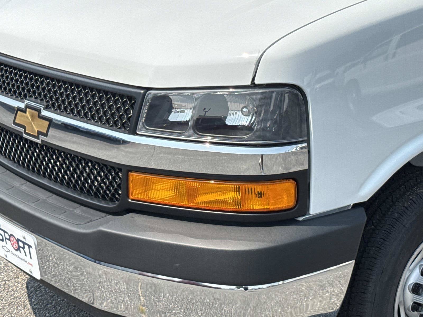 2026 Chevrolet Express Cutaway 3500 1WT
